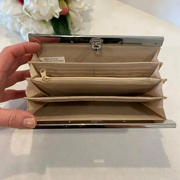 Clutch faux Alligator leather. 4 compartments 12 credit cards & zipper f… - Picture 2 of 14